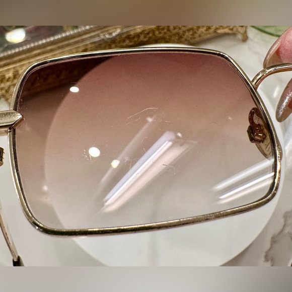 Quay - TTYL - Sleek Gold-Toned Square Sunglasses & Soft Snap-Close Case - VGUC - Picture 17 of 17